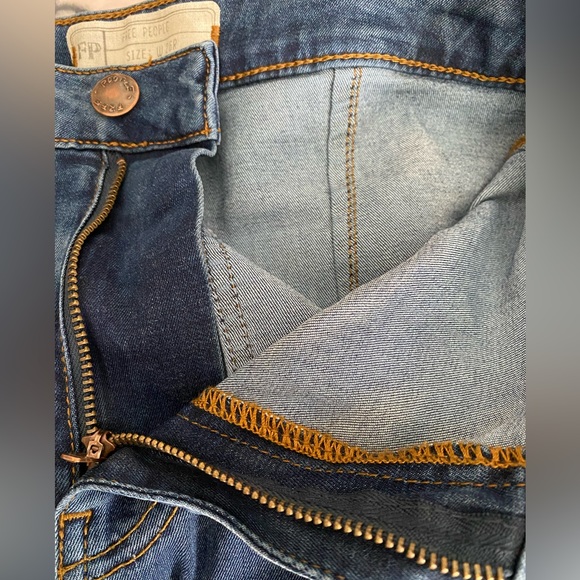 Free People Float on flare denim jeans Sz 26 R dark wash Retro 70s frayed hem - Picture 14 of 16